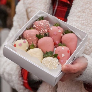 Клубника в белом шоколаде 9 штук