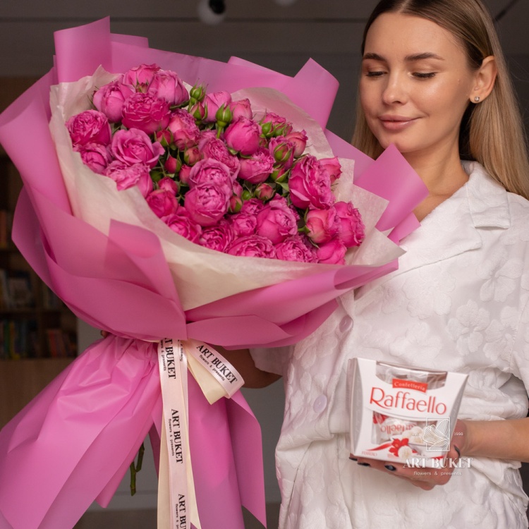 Букет 15 веток пионовидной розы Misty Bubbles