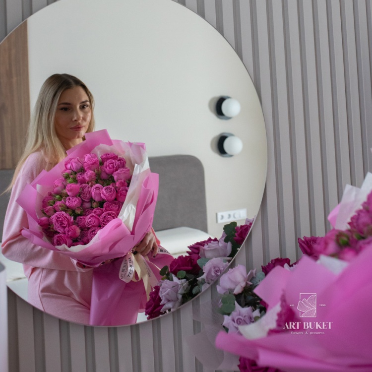 Букет 15 веток пионовидной розы Misty Bubbles