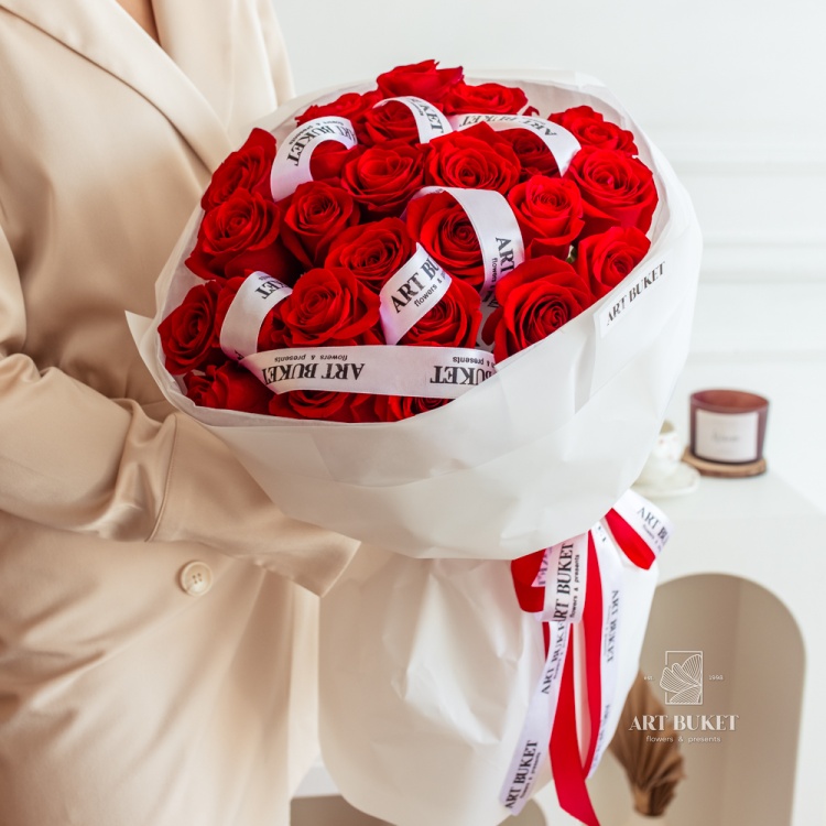 Красные розы сорта "Freedom"