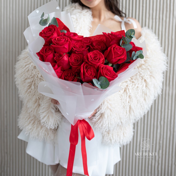 17 красных роз