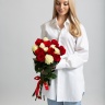 15 красно-белых роз
