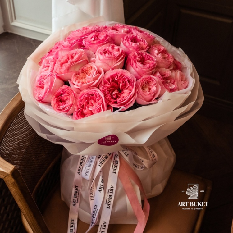 25 пионовидных роз "Pink expression"