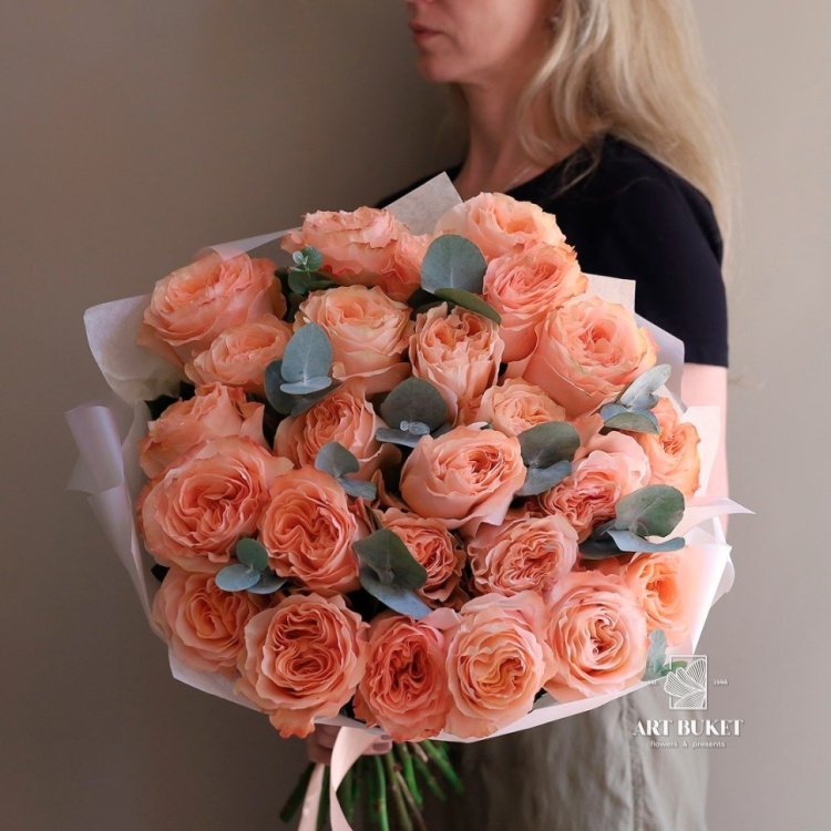 25 пионовидных роз "Princess crown"