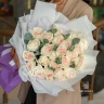 25 пионовидных роз "Уайт охара"