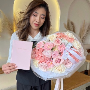 Подарочный сет #88: букет и ежедневник