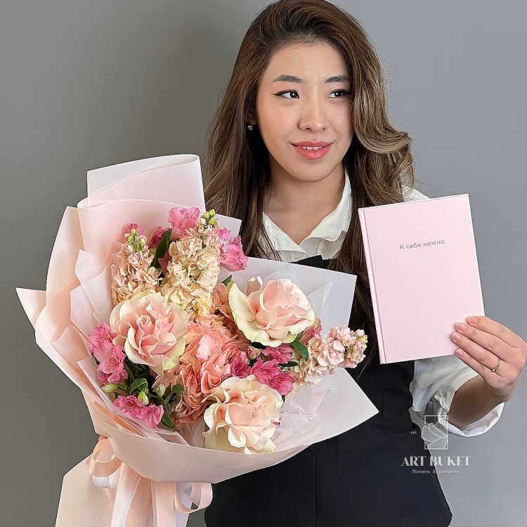 Подарочный сет #91: букет и ежедневник