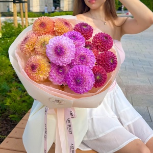Букет 15 георгинов